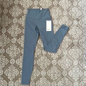 LuluLemon Wunder Under High Rise Leggings Size 4